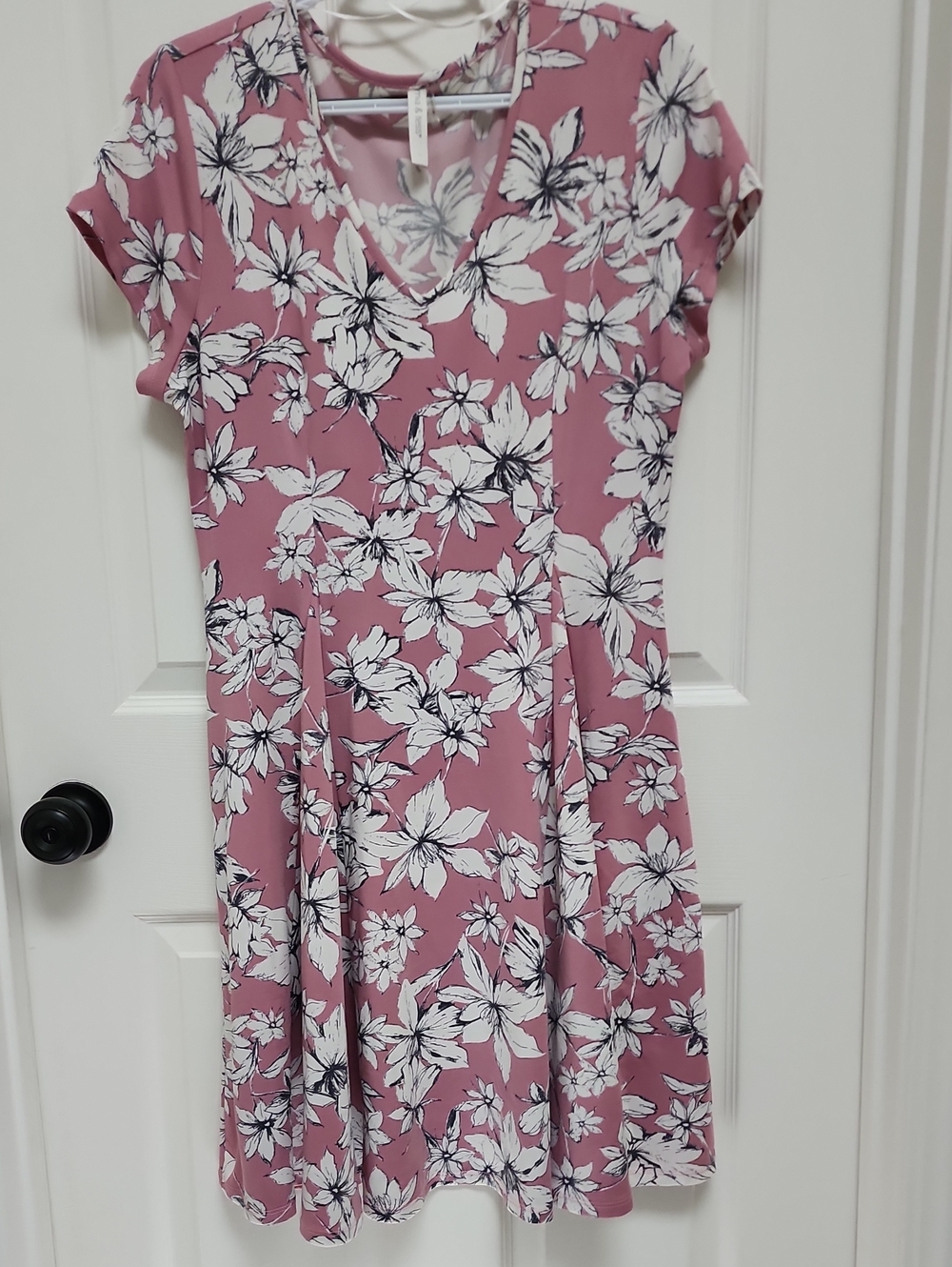 Mia & Tess Size Large Pink Floral V-Neck Women’s Dress